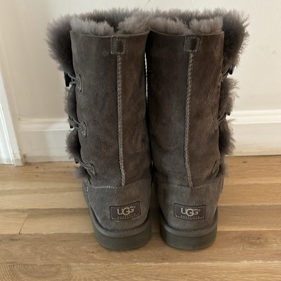 UGGS, gently worn, VERY good condition! - Picture 4 of 6